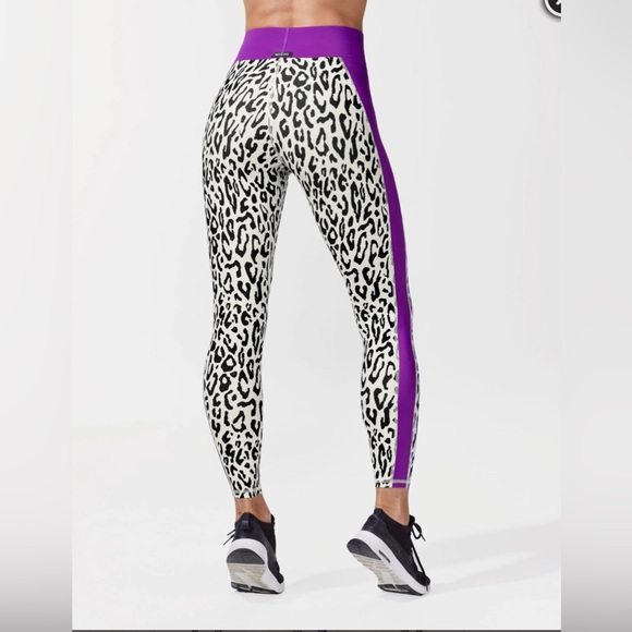 POLARIS LEOPARD PRINT LONGLINE BRA & LEGGING - IVORY ORCHID - Picture 5 of 6